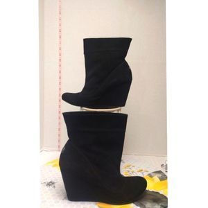 BCBGENERATION Black Suede Booties Size 7.5